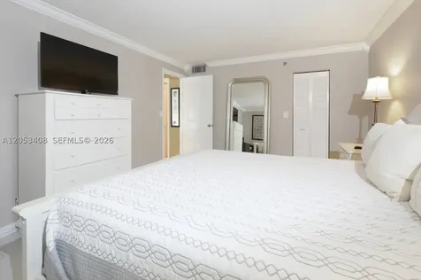 2625 Collins Avenue Miami Beach FL 33140