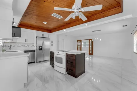 2900 SW 98th Avenue Miami FL 33165