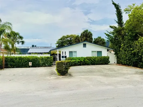 105-107 NE 30th Court Wilton Manors FL 33334