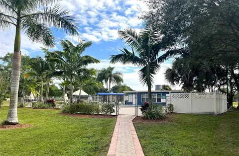 9451 Evergreen Place Davie FL 33324