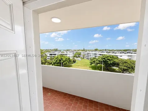 1750 NE 191st Street Miami FL 33179