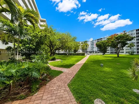 1750 NE 191st Street Miami FL 33179