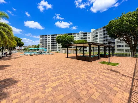 1750 NE 191st Street Miami FL 33179