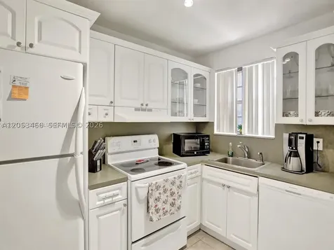 2040 NW 81st Avenue Pembroke Pines FL 33024