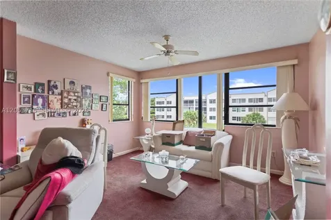 10830 W Clairmont Circle Tamarac FL 33321