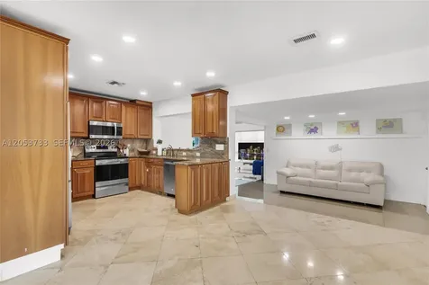 2424 NE 18th Avenue Wilton Manors FL 33305