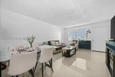 4011 N Meridian Avenue Miami Beach FL 33140