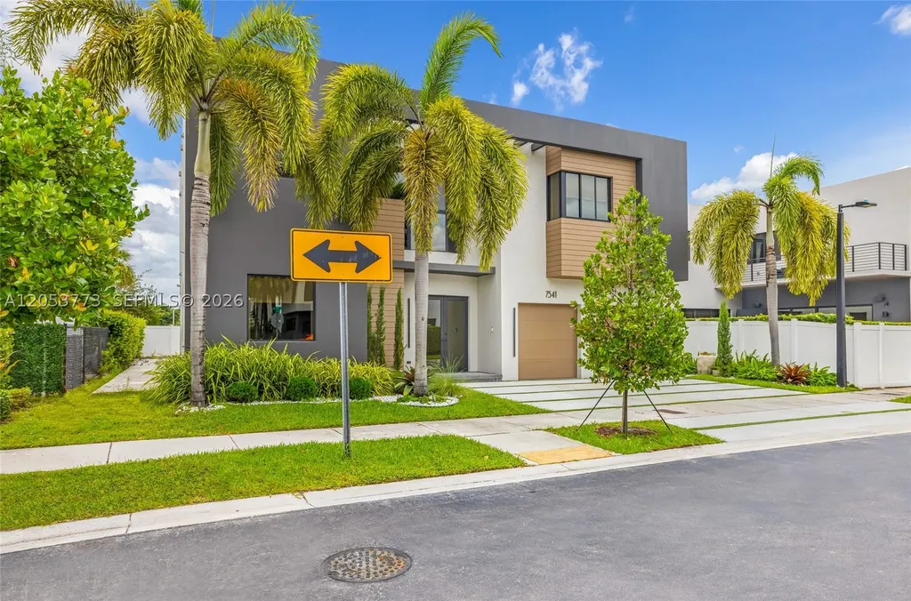 7541 NW 100th Avenue Doral FL 33178