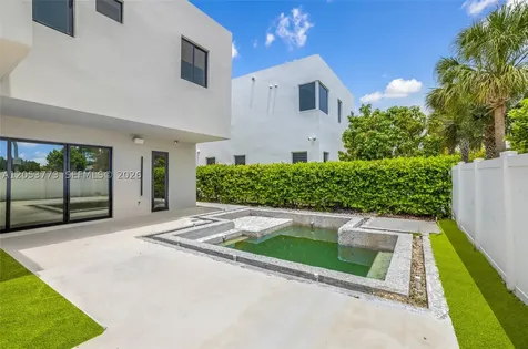 7541 NW 100th Avenue Doral FL 33178