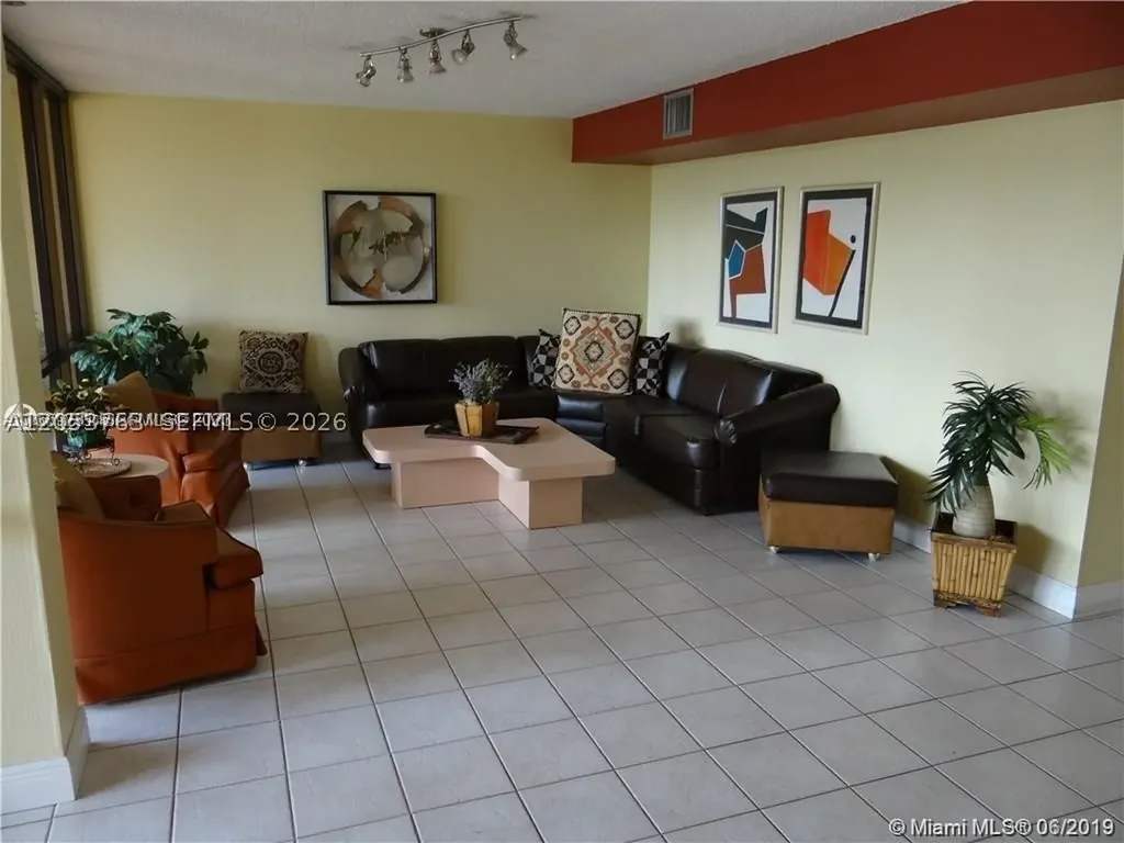 2741 Taft Street Hollywood FL 33020