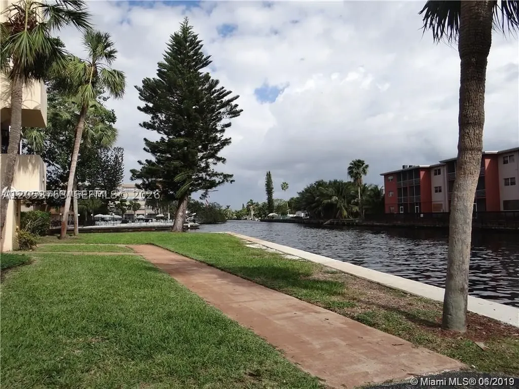 2741 Taft Street Hollywood FL 33020