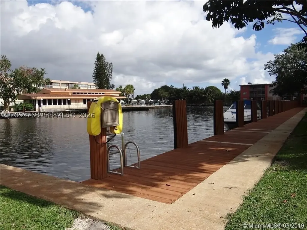 2741 Taft Street Hollywood FL 33020