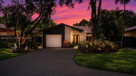10932 SW 135th Ct Circle Miami FL 33186