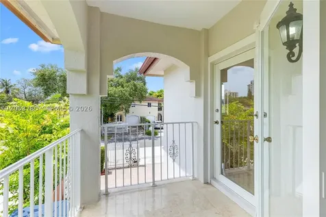 4023 SW 10th Street Miami FL 33134