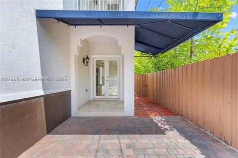 4023 SW 10th Street Miami FL 33134