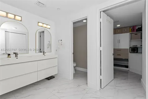 350 S Miami Avenue Miami FL 33130