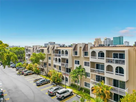 7722 Camino Real Miami FL 33143