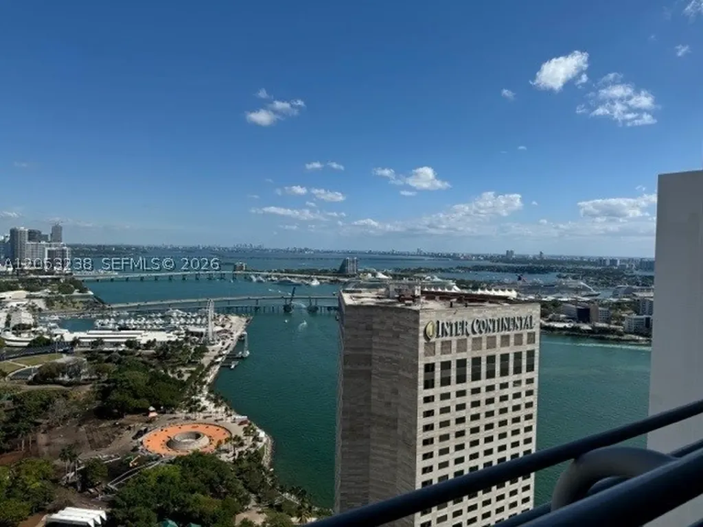 325 S Biscayne Boulevard Miami FL 33131