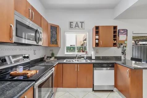 7478 NW 180th Terrace Hialeah FL 33015