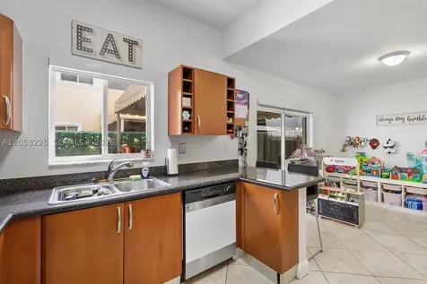 7478 NW 180th Terrace Hialeah FL 33015