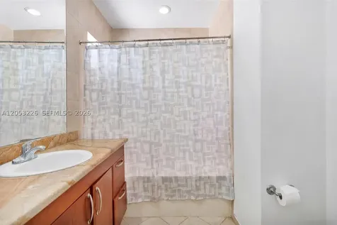 7478 NW 180th Terrace Hialeah FL 33015