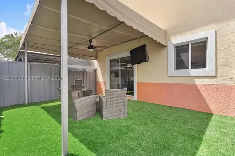 7478 NW 180th Terrace Hialeah FL 33015