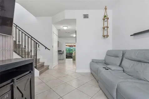 7478 NW 180th Terrace Hialeah FL 33015