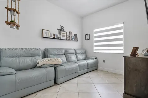 7478 NW 180th Terrace Hialeah FL 33015