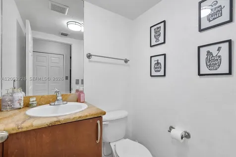 7478 NW 180th Terrace Hialeah FL 33015