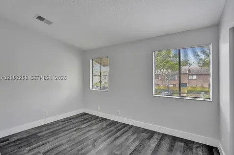 5084 S University Drive Davie FL 33328