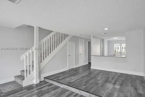 5084 S University Drive Davie FL 33328