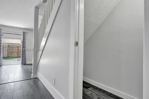 5084 S University Drive Davie FL 33328