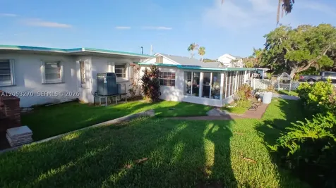 106 Yacht View Lane Fort Pierce FL 34946