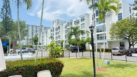 17570 Atlantic Boulevard Sunny Isles Beach FL 33160