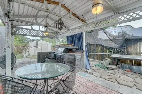 2200 SW 42nd Way Fort Lauderdale FL 33317