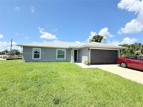 700 Connecticut Lehigh Acres FL 33936