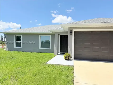 700 Connecticut Lehigh Acres FL 33936