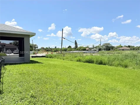 700 Connecticut Lehigh Acres FL 33936