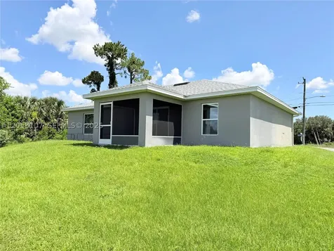 700 Connecticut Lehigh Acres FL 33936