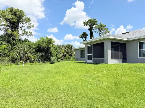 700 Connecticut Lehigh Acres FL 33936