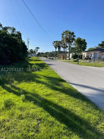700 Connecticut Lehigh Acres FL 33936