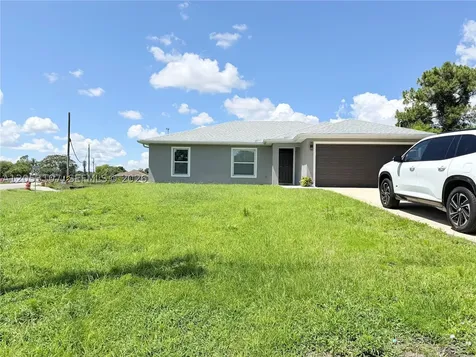 700 Connecticut Lehigh Acres FL 33936