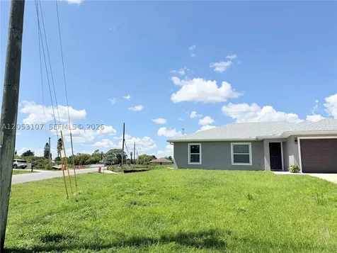 700 Connecticut Lehigh Acres FL 33936