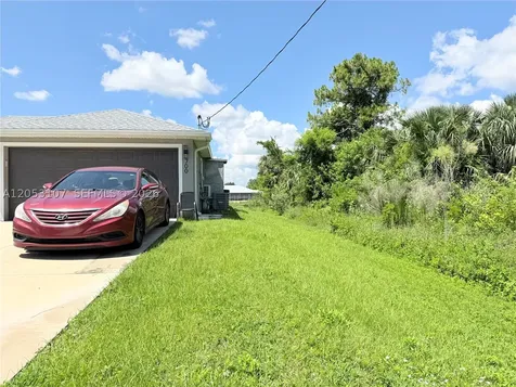 700 Connecticut Lehigh Acres FL 33936