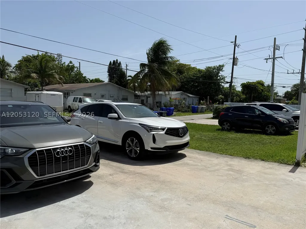 2120-2122 Thomas Street Hollywood FL 33020