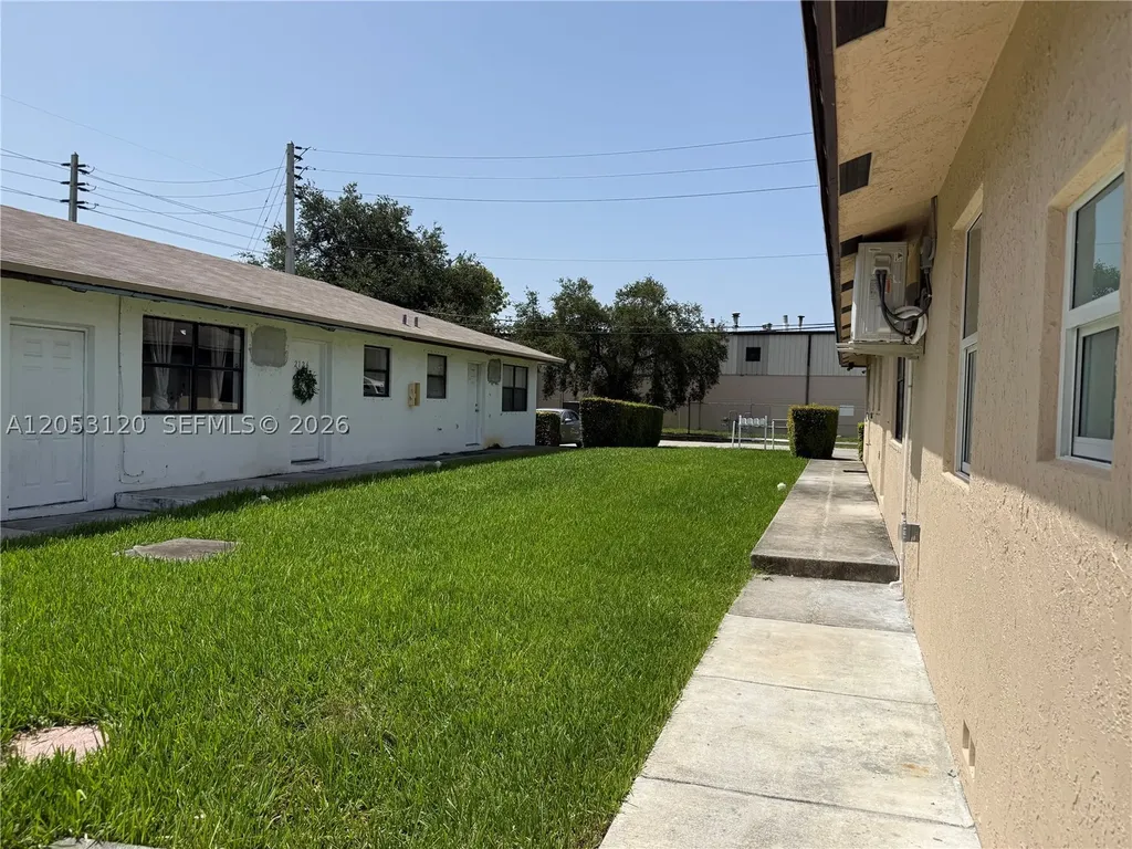 2120-2122 Thomas Street Hollywood FL 33020