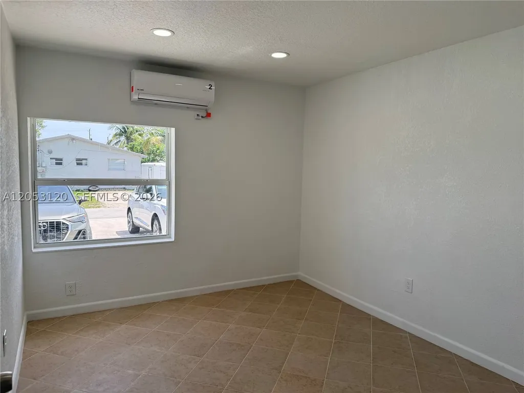 2120-2122 Thomas Street Hollywood FL 33020