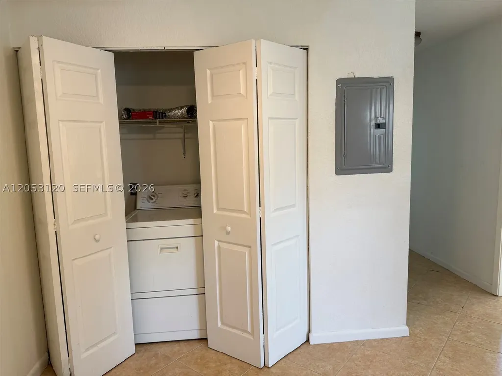 2120-2122 Thomas Street Hollywood FL 33020