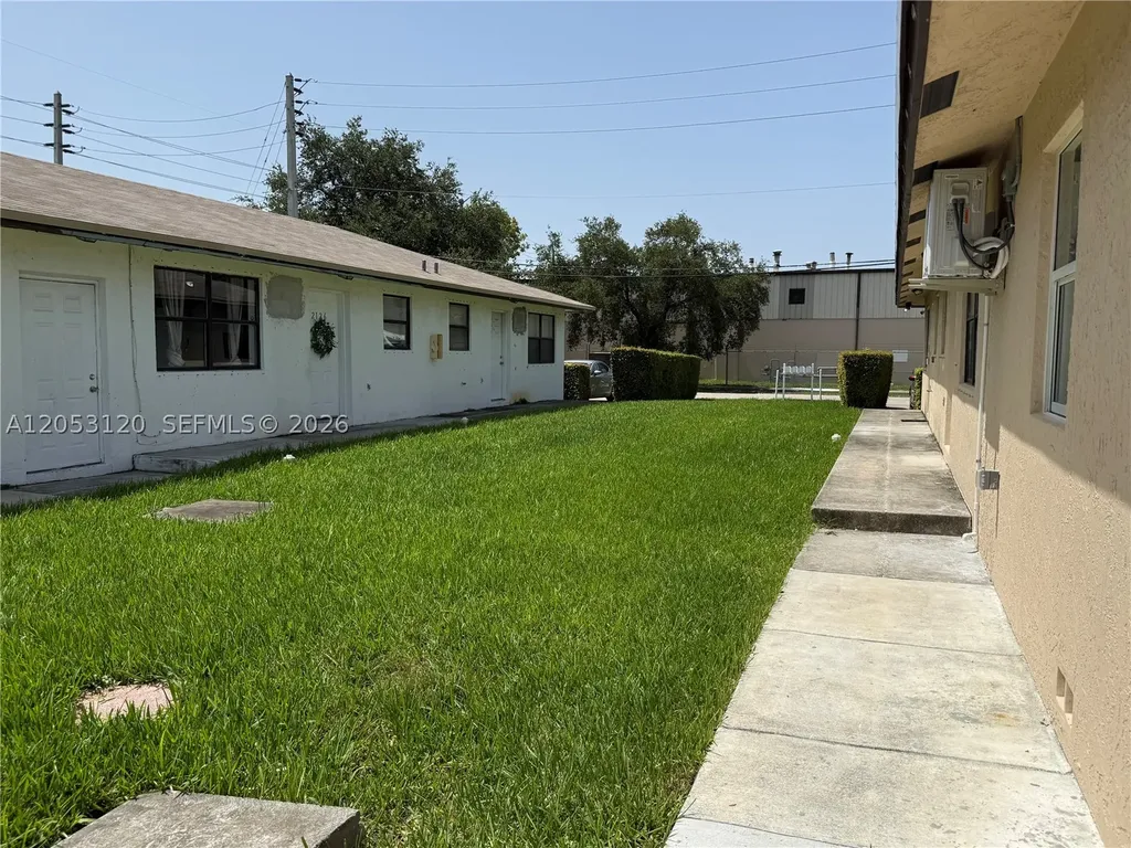 2120-2122 Thomas Street Hollywood FL 33020