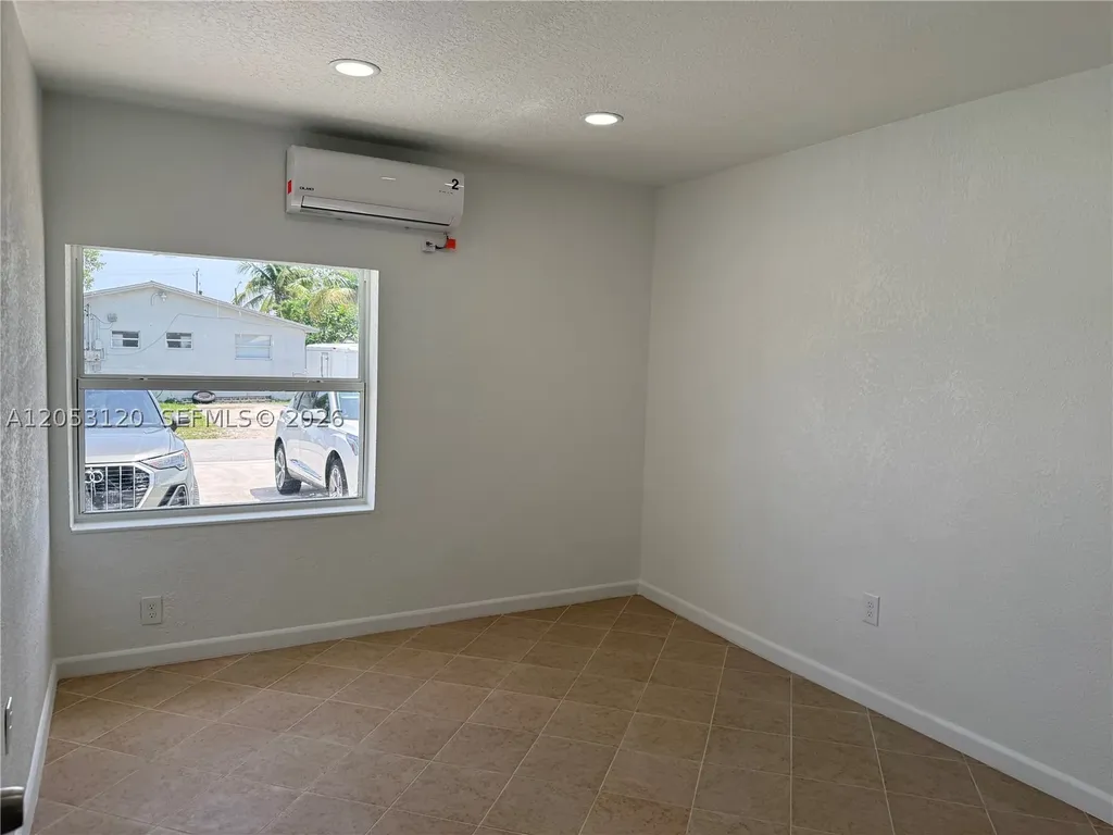 2120-2122 Thomas Street Hollywood FL 33020
